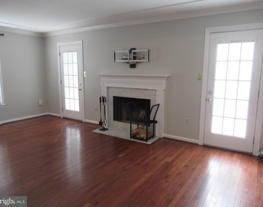 7334 Mallory Lane - Photo Thumbnail 5
