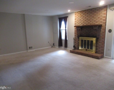 7334 Mallory Lane - Photo Thumbnail 21