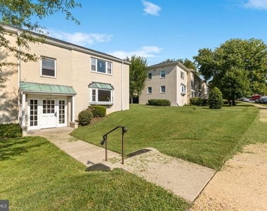 2910 Peyton Randolph Drive - Photo Thumbnail 9