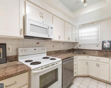 2910 Peyton Randolph Drive - Photo Thumbnail 2