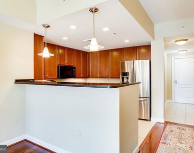 1000 N Randolph Street - Photo Thumbnail 3