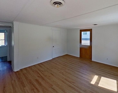 411 Chestnut Street - Photo Thumbnail 3