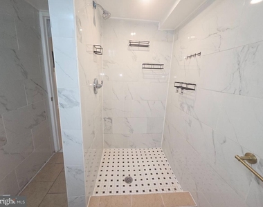 5857 Warrington Avenue - Photo Thumbnail 10