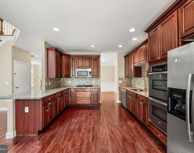 2603 Rockledge Court - Photo Thumbnail 10
