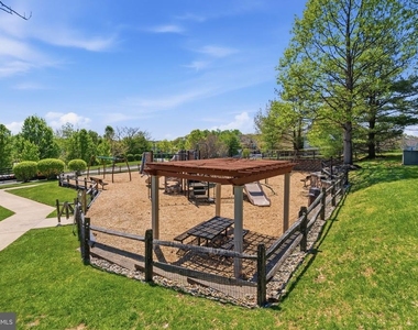 2603 Rockledge Court - Photo Thumbnail 32