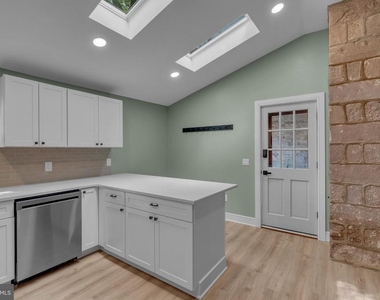 4 Leedom Place - Photo Thumbnail 10