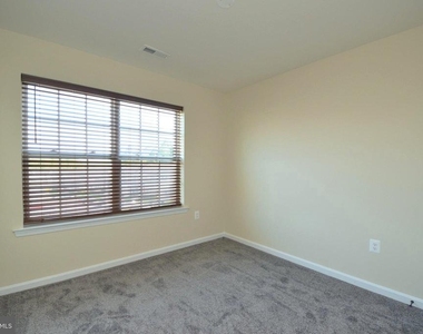 45759 Bethfield Way - Photo Thumbnail 10