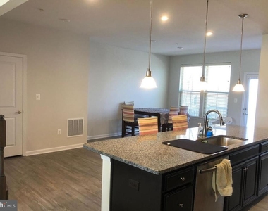 10048 Dorsey Lane - Photo Thumbnail 5