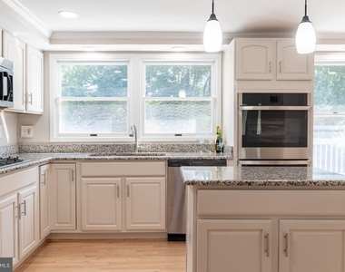 14913 Lear Lane - Photo Thumbnail 11
