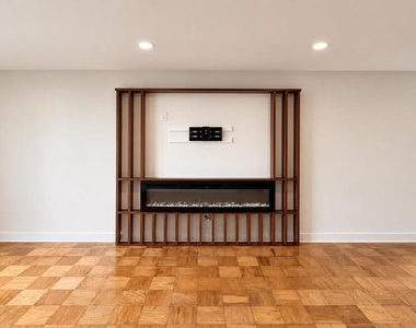 11801 Rockville Pike - Photo Thumbnail 12