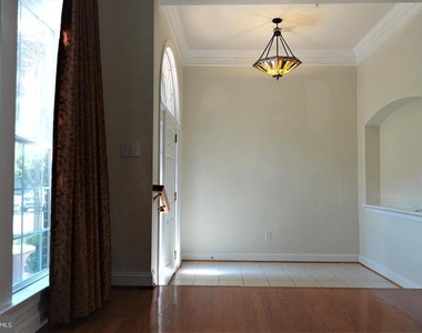 1115 Crestfield Drive - Photo Thumbnail 2