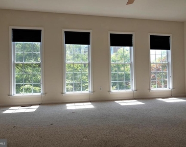 1115 Crestfield Drive - Photo Thumbnail 17
