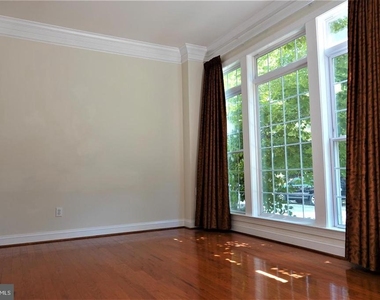1115 Crestfield Drive - Photo Thumbnail 5