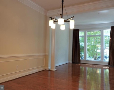 1115 Crestfield Drive - Photo Thumbnail 4