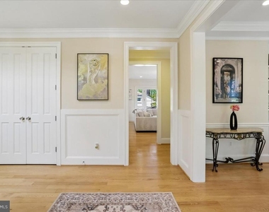 7800 Radnor Road - Photo Thumbnail 5
