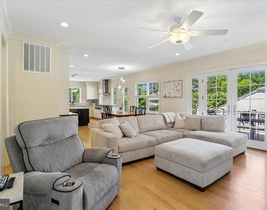 7800 Radnor Road - Photo Thumbnail 15
