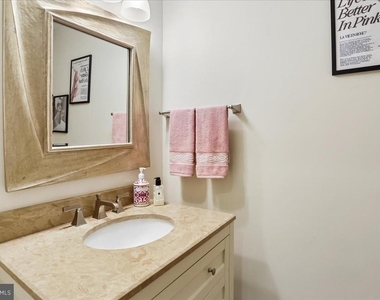 7800 Radnor Road - Photo Thumbnail 34