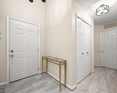 25 Tivoli Lake Court - Photo Thumbnail 3