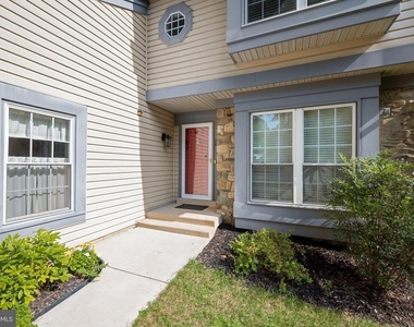25 Tivoli Lake Court - Photo Thumbnail 1