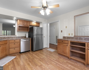 8710 Birkenhead Court - Photo Thumbnail 12
