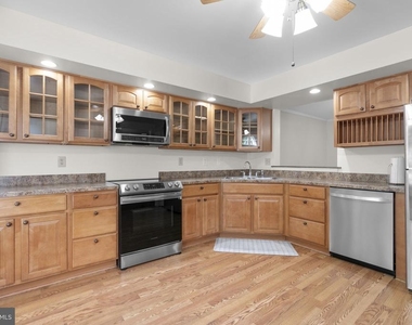 8710 Birkenhead Court - Photo Thumbnail 9
