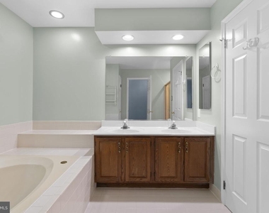 8710 Birkenhead Court - Photo Thumbnail 22