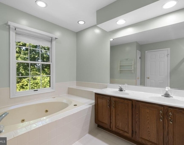 8710 Birkenhead Court - Photo Thumbnail 23