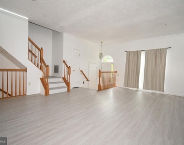6617 Cambria Terrace - Photo Thumbnail 14