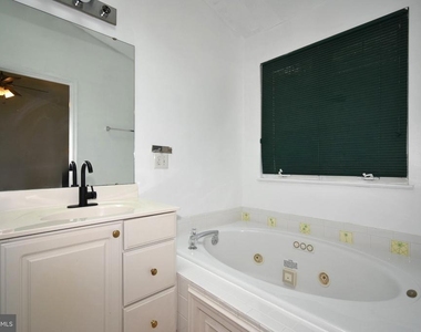 6617 Cambria Terrace - Photo Thumbnail 10