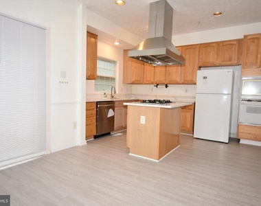 6617 Cambria Terrace - Photo Thumbnail 17