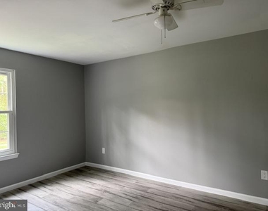 1038 Bannister Circle - Photo Thumbnail 14