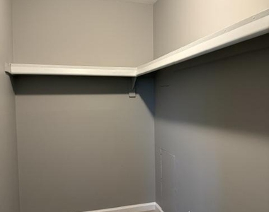 1038 Bannister Circle - Photo Thumbnail 13