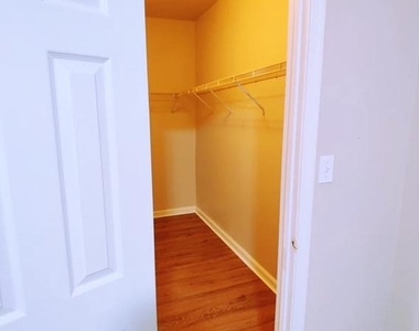 7420 Hindon Circle - Photo Thumbnail 32