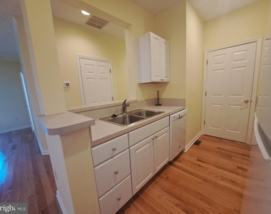 4100 Sand Piper Drive - Photo Thumbnail 5