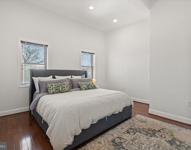 5342 Ames Street Ne - Photo Thumbnail 5