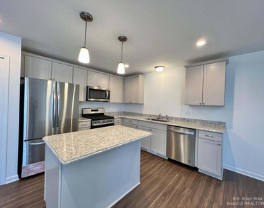 10284 Swan Lake Circle - Photo Thumbnail 7