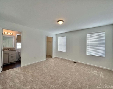 10284 Swan Lake Circle - Photo Thumbnail 20