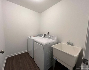 10284 Swan Lake Circle - Photo Thumbnail 18