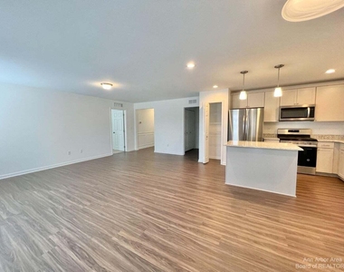 10284 Swan Lake Circle - Photo Thumbnail 6