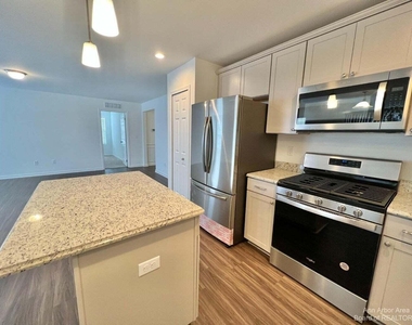 10284 Swan Lake Circle - Photo Thumbnail 8