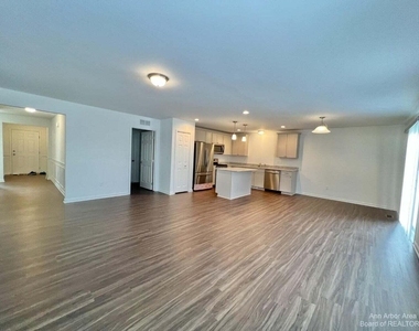 10284 Swan Lake Circle - Photo Thumbnail 15