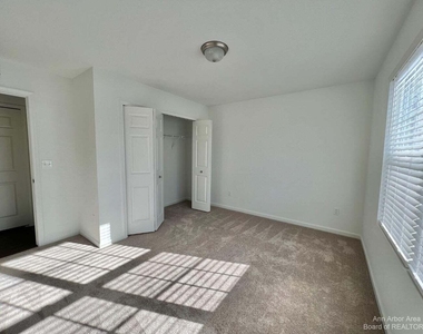 10284 Swan Lake Circle - Photo Thumbnail 24