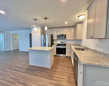 10284 Swan Lake Circle - Photo Thumbnail 2