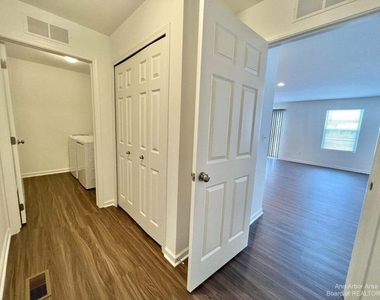 10284 Swan Lake Circle - Photo Thumbnail 19
