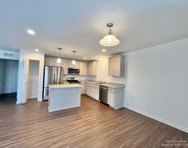 10284 Swan Lake Circle - Photo Thumbnail 5