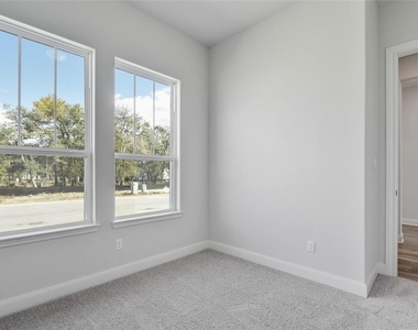 112 Revere Dr - Photo Thumbnail 13