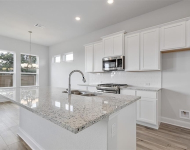 112 Revere Dr - Photo Thumbnail 9