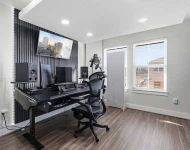 7120 Silver Star Ln - Photo Thumbnail 20