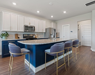 7120 Silver Star Ln - Photo Thumbnail 10