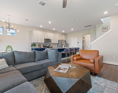 7120 Silver Star Ln - Photo Thumbnail 11